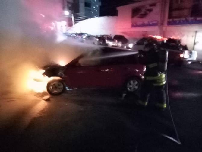 auto quemado 2