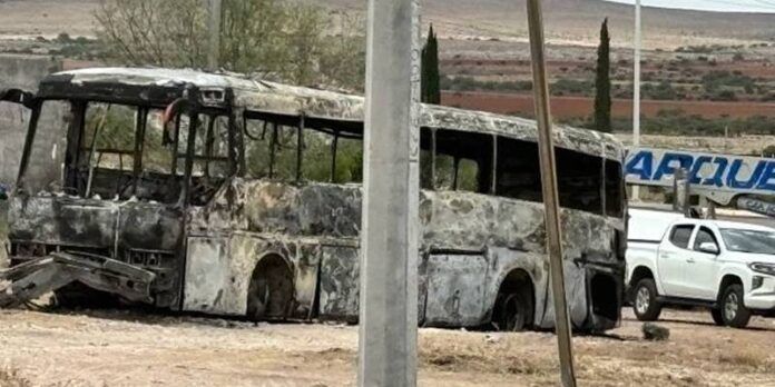 autobus-quemado-67b