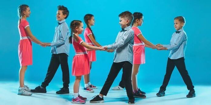 cute-funny-girls-boys-dancing-a6f