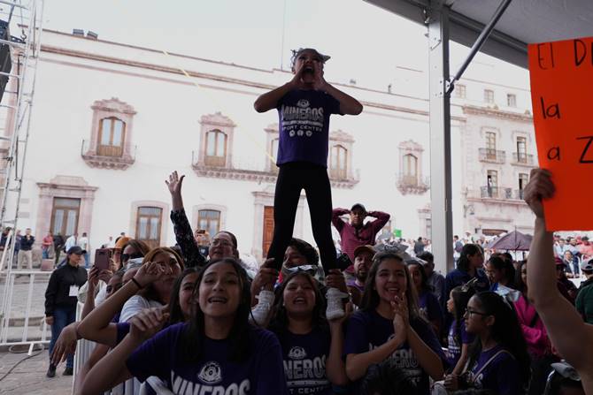 mitin plaza armas 6