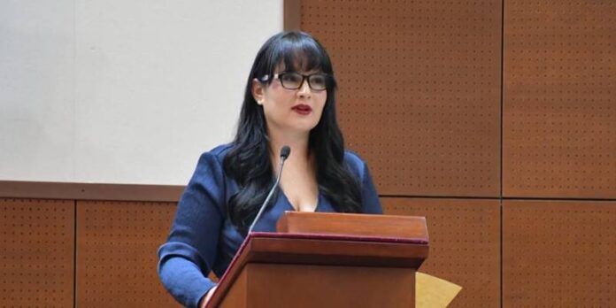 renata-avila-760