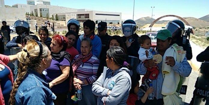 Cerco policial impide el paso Cerco policial impide el paso