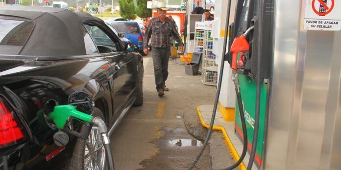 Bomba de gasolina surte a auto Bomba de gasolina surte a auto
