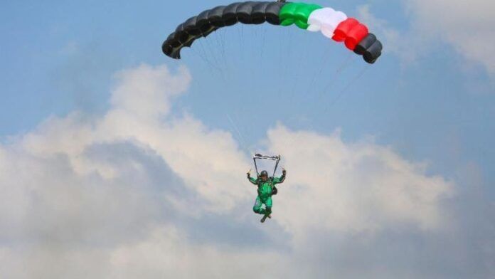 Se lanzaron 14 militares Se lanzaron 14 militares
