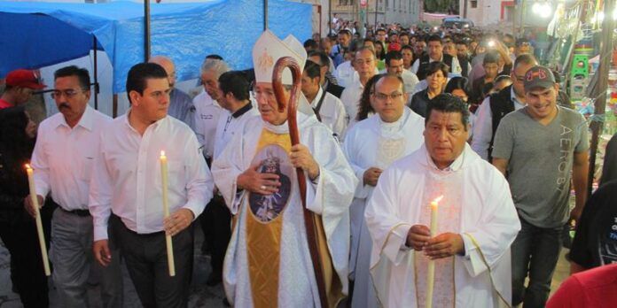 Obispo y gobernador encabezan honras fúnebres. Obispo y gobernador encabezan honras fúnebres.