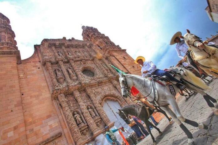 Cabalgata por el Centro Histórico Cabalgata por el Centro Histórico