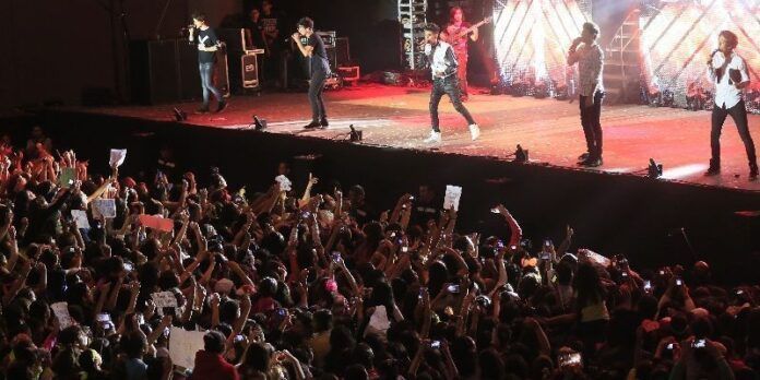 Miles de fans acudieron al Multiforo Miles de fans acudieron al Multiforo