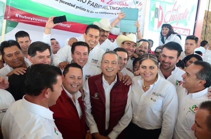 Manlio Fabio Beltrones con priístas zacatecanos Manlio Fabio Beltrones con priístas zacatecanos