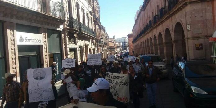 Marchan por avenida Hidalgo