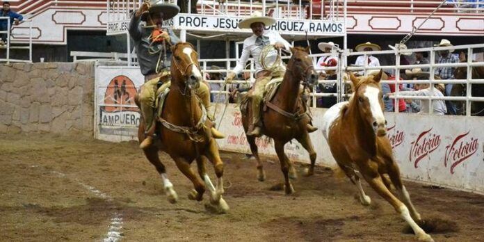 Los charros en el lienzo Antonio Aguilar Los charros en el lienzo Antonio Aguilar