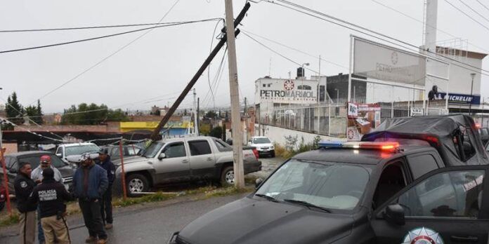 Derrapa en asfalto mojado Derrapa en asfalto mojado