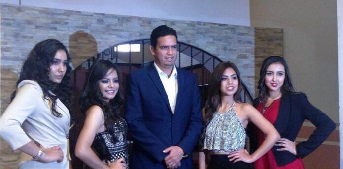 Candidatas a reina con el alcalde Candidatas a reina con el alcalde