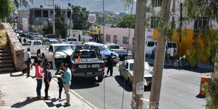 Al parecer se desmaya en escalinata Al parecer se desmaya en escalinata