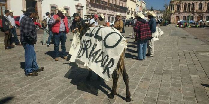 Envían mensaje a gobernador Envían mensaje a gobernador