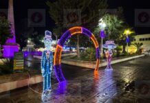 El Obelisco de Fresnillo se viste de Día de Muertos. Entre catrinas, recuerdos y la tradición de pedir calaverita