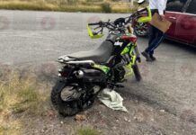 Motociclista queda grave tras chocar contra un torton junto al 97 Batallón, en Fresnillo