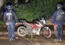 Abandonan motocicleta robada tras ser confrontados en Lomas de la Pimienta, en Zacatecas