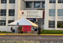 Maestros de Educación Física toman la Secretaría de Finanzas para exigir pago de bono