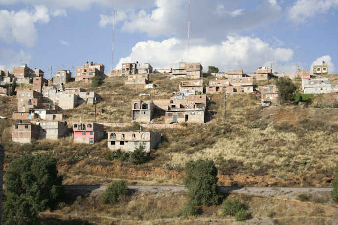 Las casas están asentadas sobre suelo contaminado. Las casas están asentadas sobre suelo contaminado.