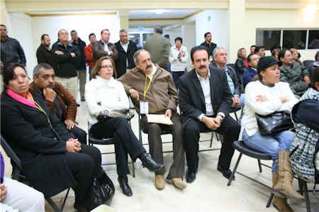 A la derecha, Antonio Mejía Haro. (Fotos: Marco Córdova) A la derecha, Antonio Mejía Haro. (Fotos: Marco Córdova)
