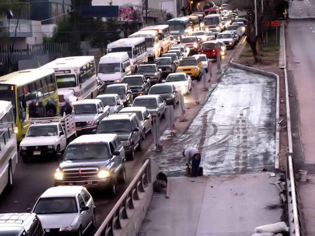 El tráfico vehicular se hace lento.