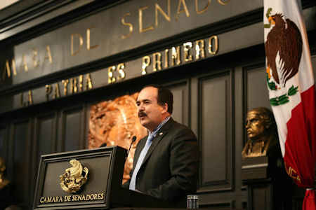 El senador Antonio Mejía Haro en el Senado. El senador Antonio Mejía Haro en el Senado.