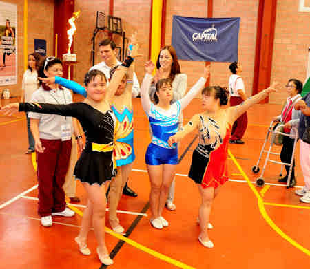 En la inauguración hubo una exhibición de gimnasia. En la inauguración hubo una exhibición de gimnasia.