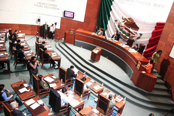 La mandataria compareció en la Legislatura.