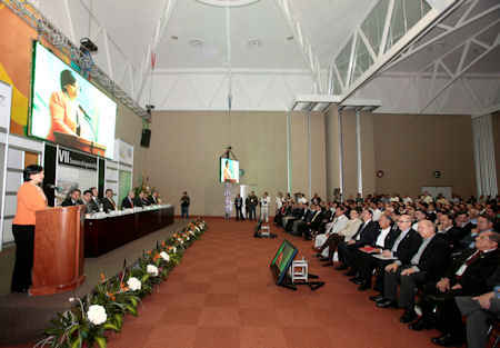 La gobernadora inauguró el encuentro. La gobernadora inauguró el encuentro.