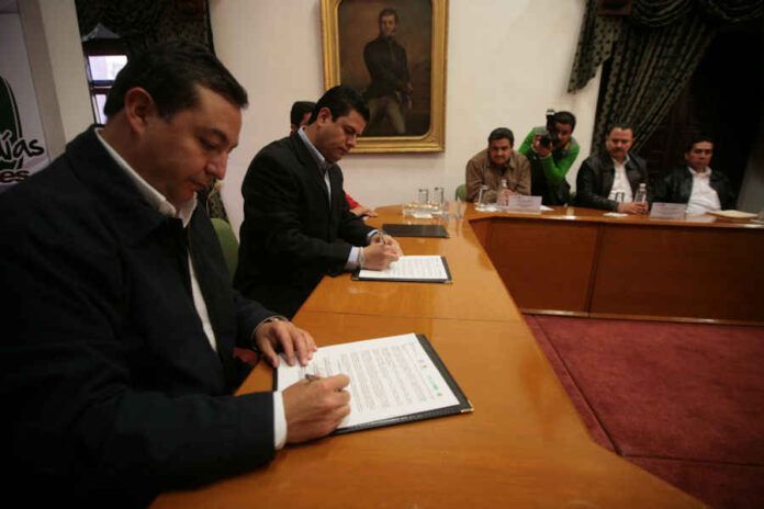 firma_convenio-3-8ed