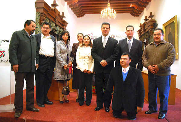 Servidores públicos fueron testigos de la firma de convenio para quitar validez a la credencial