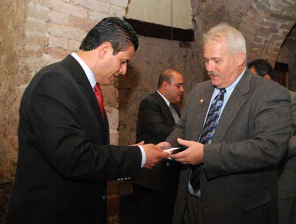 Miguel Alonso y Nate Crawford acuerdan colaborar en seguridad, comercio y migración. Miguel Alonso y Nate Crawford acuerdan colaborar en seguridad, comercio y migración.
