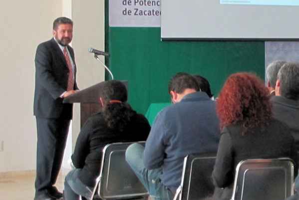 Advierte Huacuz que hace falta voluntad política para impulsar la energía eólica. Advierte Huacuz que hace falta voluntad política para impulsar la energía eólica.