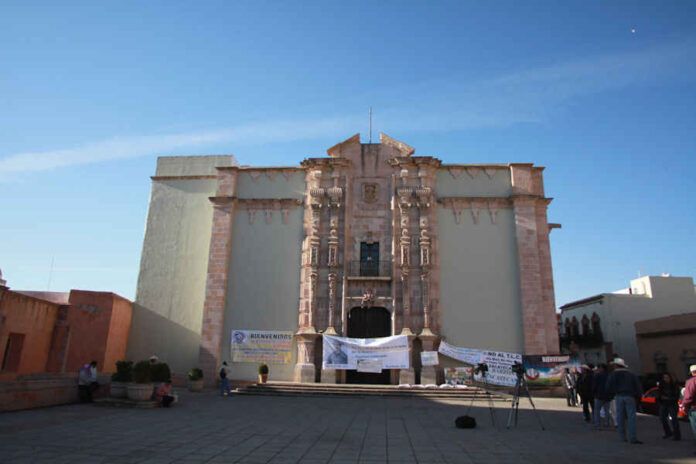 Toman el Congreso para impedir la aprobacion del presupuesto. Toman el Congreso para impedir la aprobacion del presupuesto.