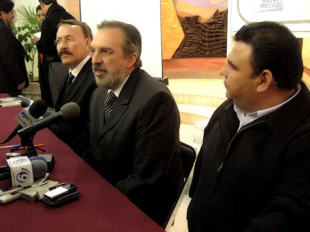 Al centro, Gerardo Orozco. Al centro, Gerardo Orozco.