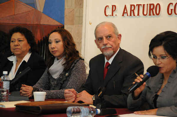 Diputados locales escucharon la ponencia de Arturo González Aragón.