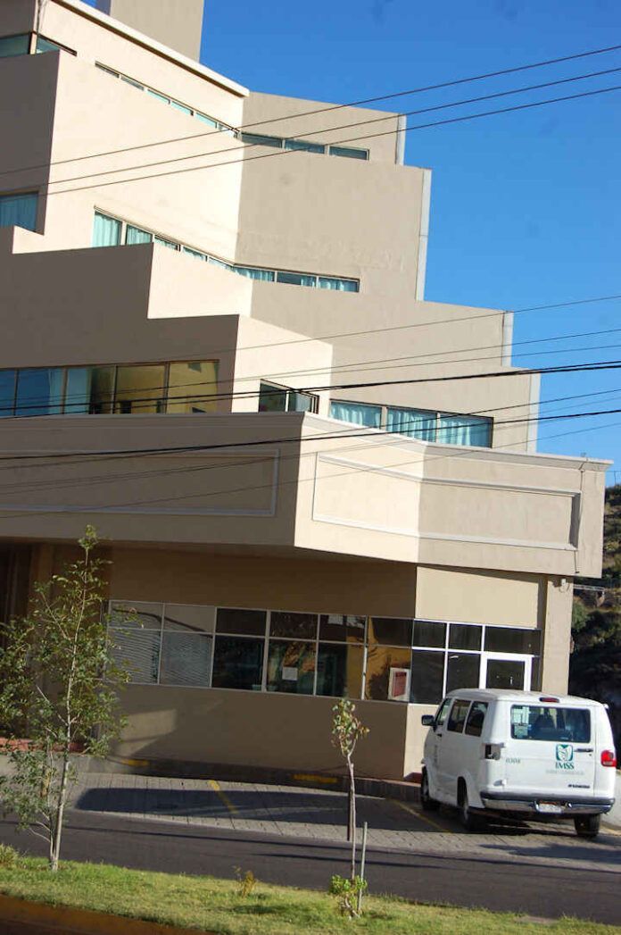 La credencial ADIMSS se puede tramitar en las Unidades de Medicina Familiar número 1 de Zacatecas, en la 3 de Guadalupe y en los municipios de Jalpa, Morelos, Ojocaliente y Fresnillo. La credencial ADIMSS se puede tramitar en las Unidades de Medicina Familiar número 1 de Zacatecas, en la 3 de Guadalupe y en los municipios de Jalpa, Morelos, Ojocaliente y Fresnillo.