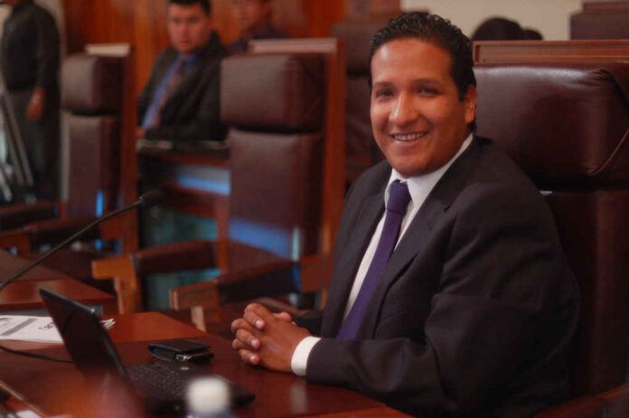 El diputado Osvaldo Contreras se pronunció en contra del replaqueo en Zacatecas. El diputado Osvaldo Contreras se pronunció en contra del replaqueo en Zacatecas.