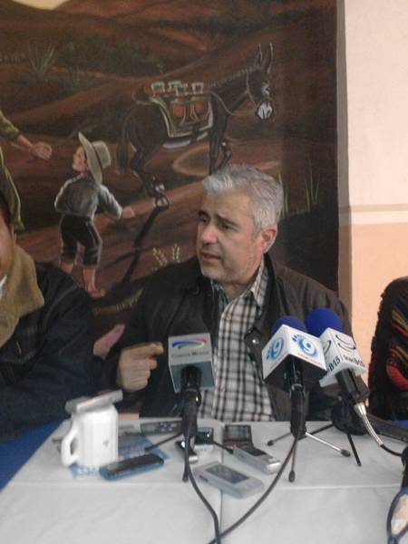 El diputado federal José Narro El diputado federal José Narro