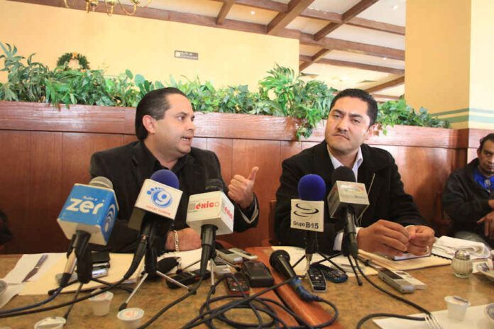 Los alcaldes acusan al gobernador de no apoyarlos Los alcaldes acusan al gobernador de no apoyarlos