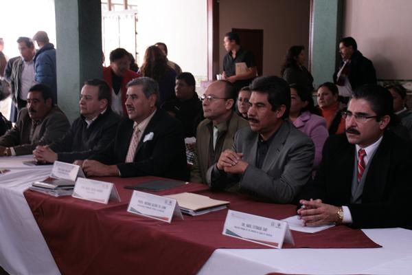 Funcionarios de la SEC y de los SSZ dieron a conocer el Programa Estatal de Sobrepeso.