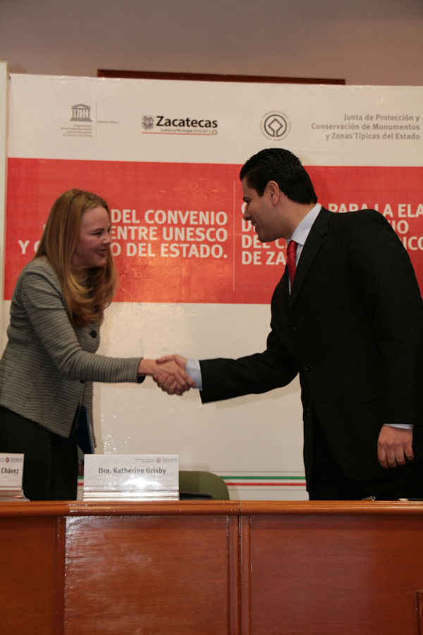 El gobernador de Zacatecas y la representante de la UNESCO.