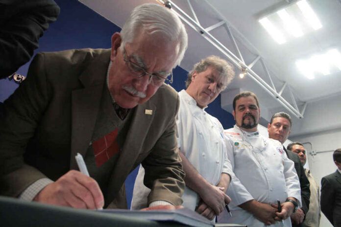 firma-convenio-univer1-add