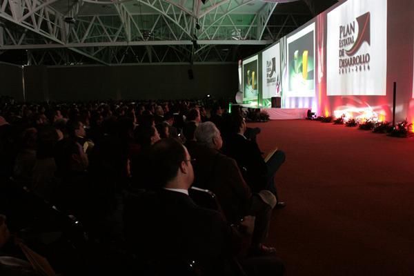 La presentación del Plan Estatal de Desarrollo se realizó en el Palacio de Convenciones.