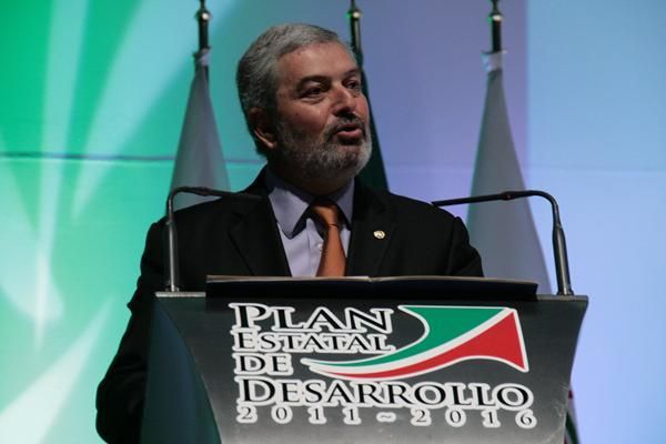 Magdy Martínez Solimán, representante del PNUD en México, con el gobernador Miguel Alonso Reyes.