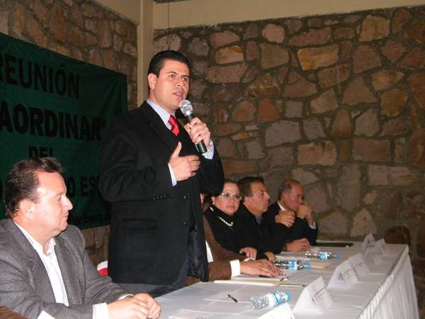 El gobernador Miguel Alonso Reyes participó en la sesión del Consejo Político Estatal del PRI.