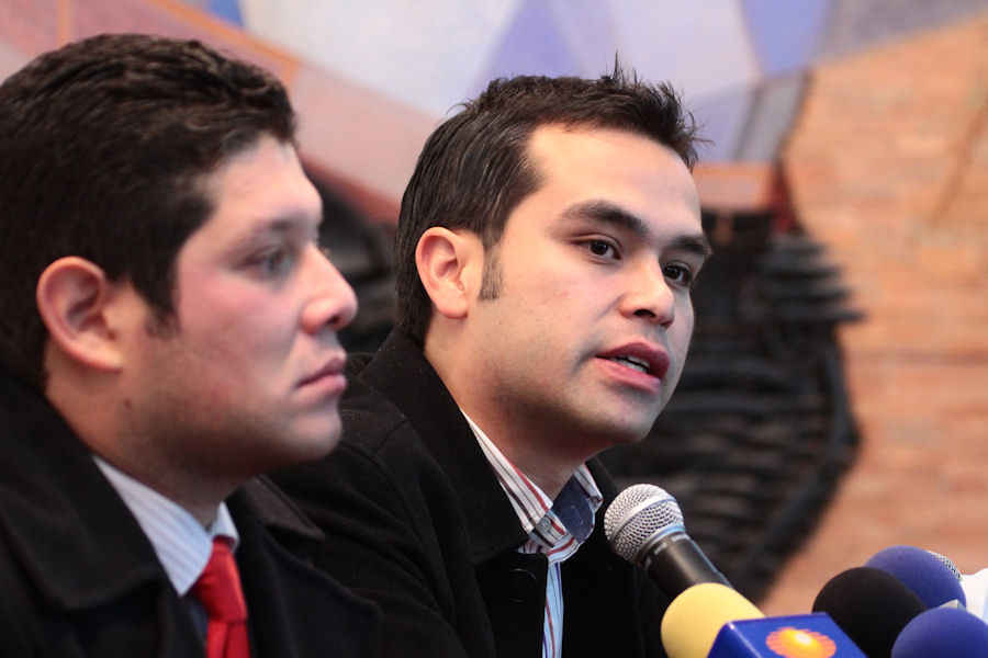 El diputado Jorge Álvarez Máinez, a pesar de su inconformidad, se queda en el grupo parlamentario con los priístas.