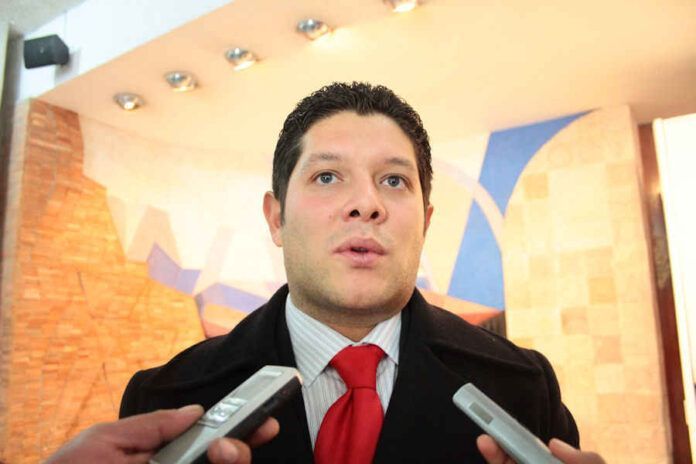 Xerardo Ramírez prevé su pornta separación del grupo parlamentario Primero Zacatecas. Xerardo Ramírez prevé su pornta separación del grupo parlamentario Primero Zacatecas.