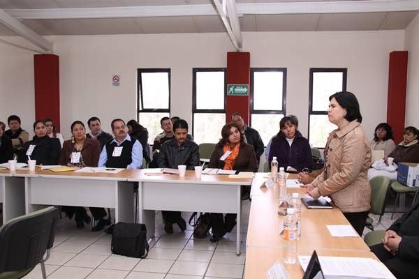 La presidenta del DIF, Lucía Alonso exhortó a los delegados a actuar con responsabilidad y compromiso.