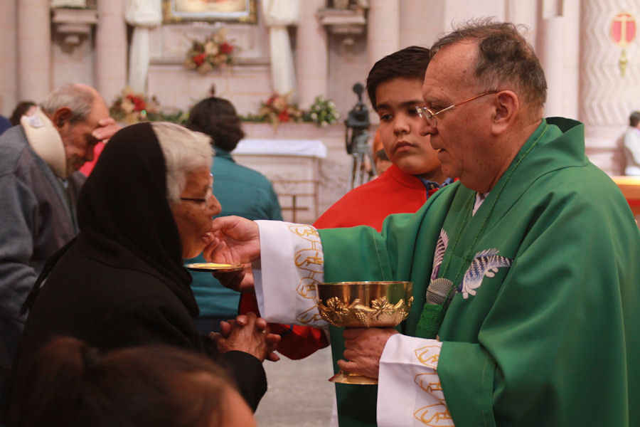 Aún existe confianza en las personas y en el respeto a la sotana.
